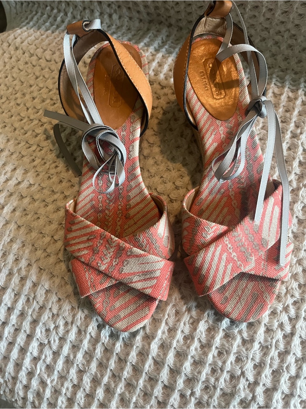 Coach Henley
Open-Toe Ankle Tie Espadrille
Wedges - Excellent condition 575